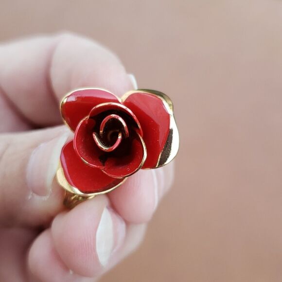 Vintage Set - Red Roses Clip Earrings and Brooch - Picture 9 of 14